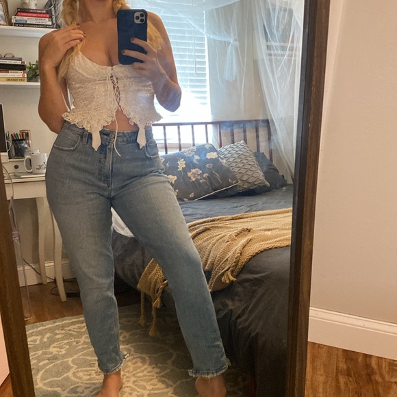 Abercrombie and Fitch The Skinny High Rise Jeans - Picture 4 of 13